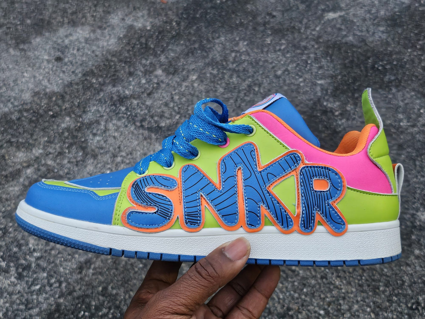World Tour Sneaker